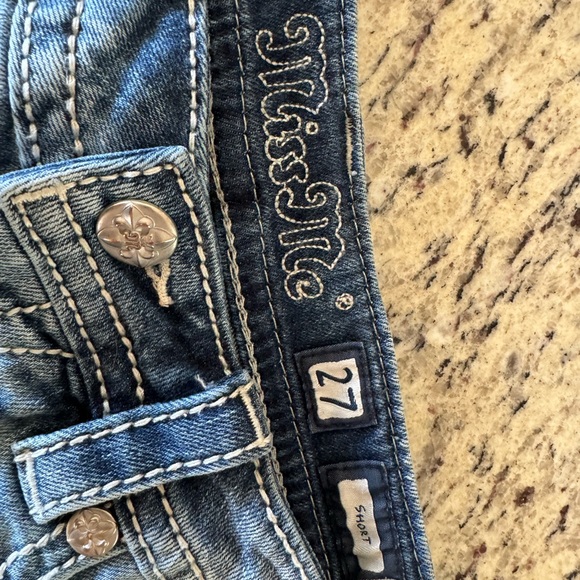 Miss Me - Embroidered Stretch Short - 27 - Picture 9 of 9